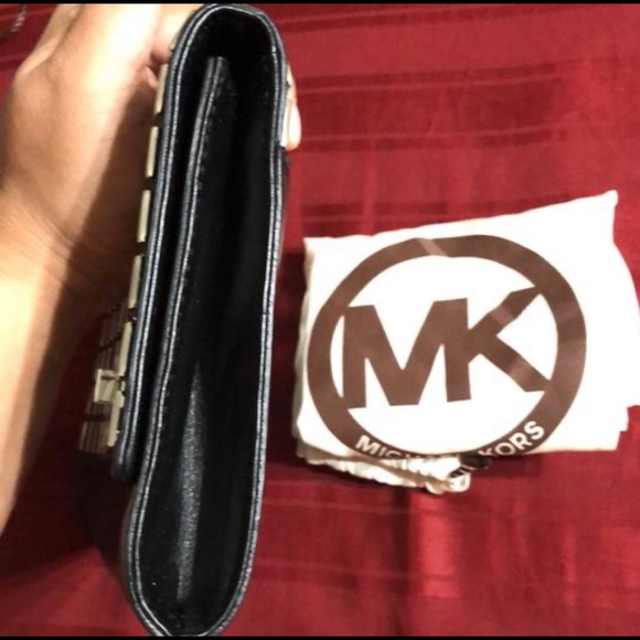 MICHAELS KORS NATALIA TILE GENUINE LEATHER CLUTCH - Picture 6 of 12